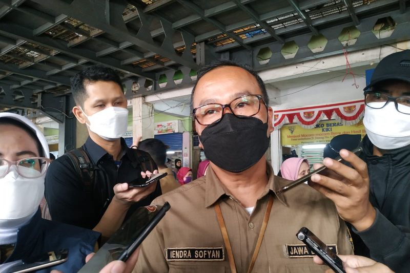 Disperindag Jawa Barat sebut 2 penyebab kenaikan harga kedelai