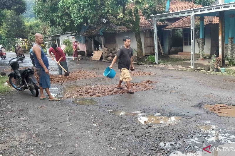 DPRD desak Pemprov Jabar perbaikan jalan rusak di Cianjur