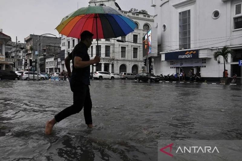 BMKG ingatkan potensi hujan lebat dan angin kencang di sejumlah daerah