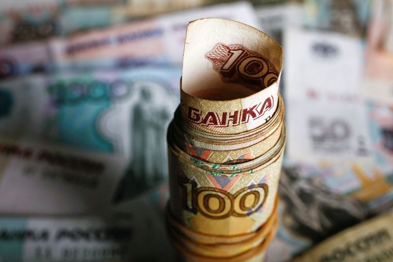 Rubel jatuh ke terendah 3 bulan, dipicu kekhawatiran eskalasi Ukraina
