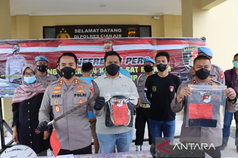 Polres tangkap 2 buronan pelaku pembacokan pemuda hingga tewas