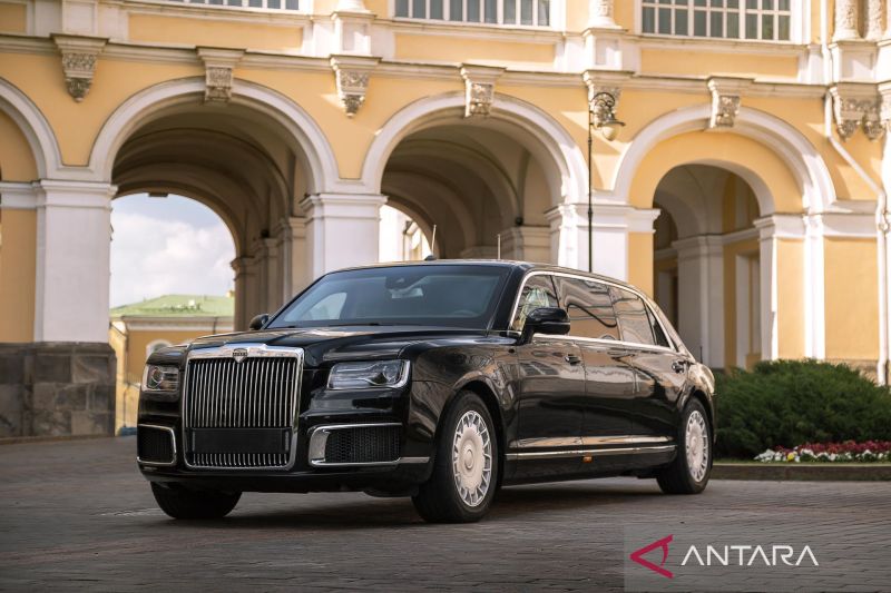 Mengenal limousine Aurus Senat L700, mobil Presiden Putin yang bisa 