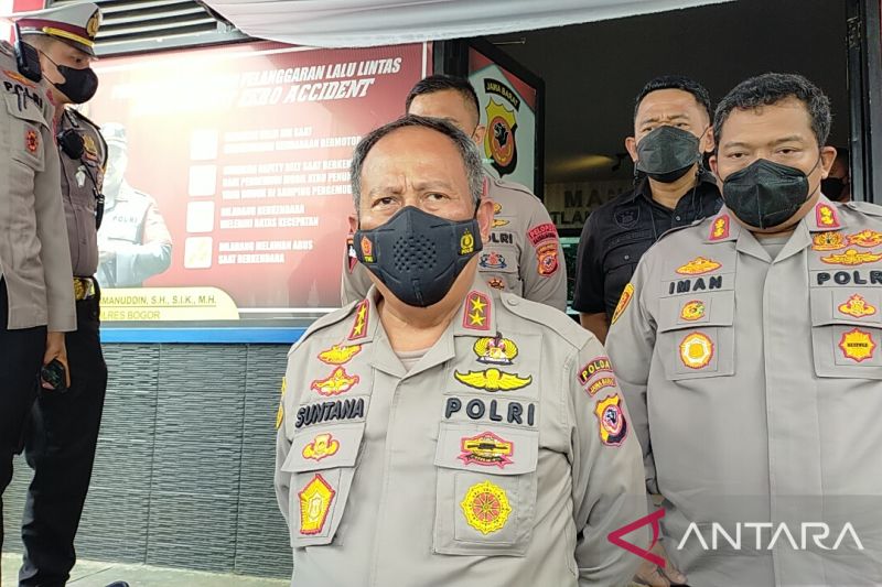 Kapolda Jabar sebut macet parah di Jalur Puncak akibat 10 kendaraan mogok