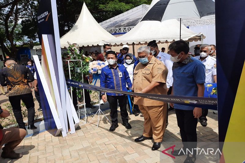 Gubernur Ali Mazi Resmikan ATM Drive Thru Bank Sultra - ANTARA News ...