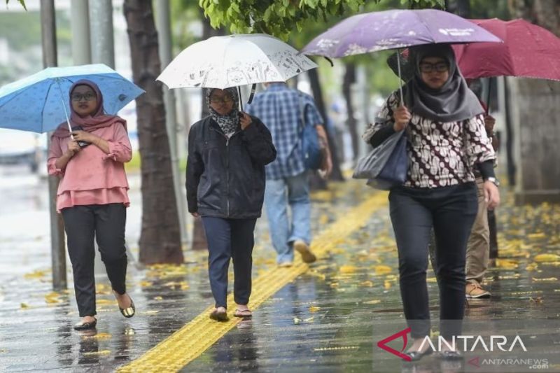 BMKG memprakirakan sebagian besar wilayah di Indonesia diguyur hujan