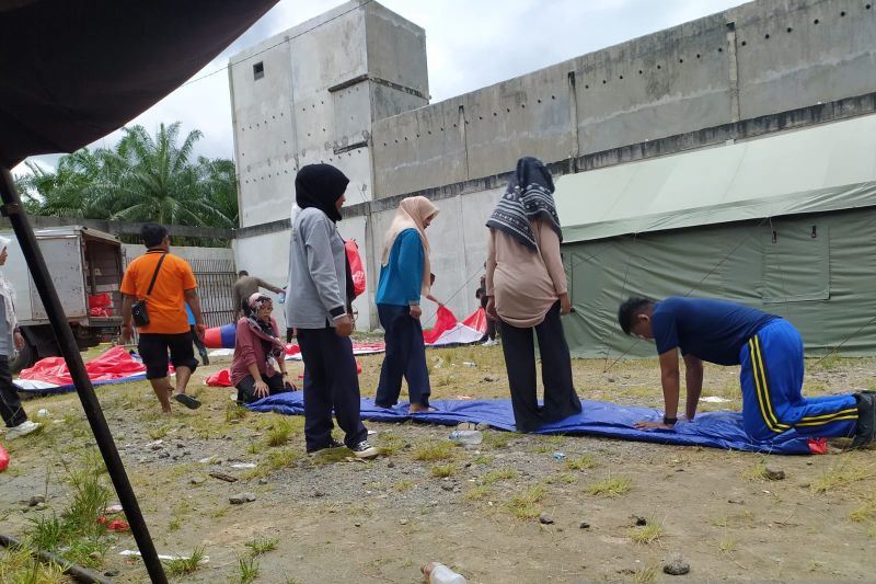 West Pasaman quake evacuees in Agam District return home - Vimarsana News