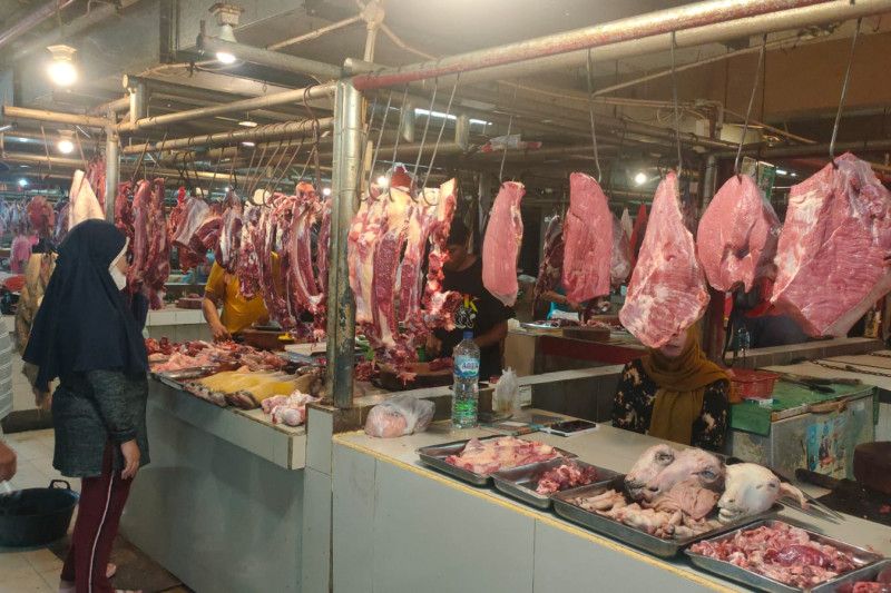 Asosiasi pedagang sebut stok daging di pasar aman