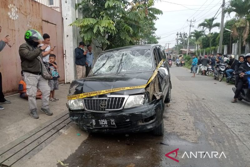 Polisi amankan pengemudi mobil tabrak lari yang diamuk massa di Bandung