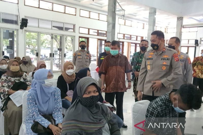 Polda Jawa Barat genjot capaian vaksinasi COVID-19 di Garut