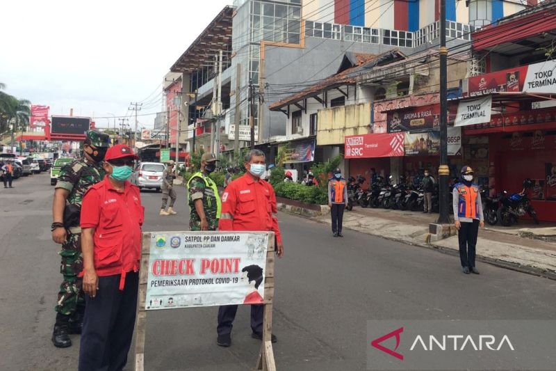 Satgas COVID-19 Cianjur beri sanksi denda puluhan pelanggar prokes