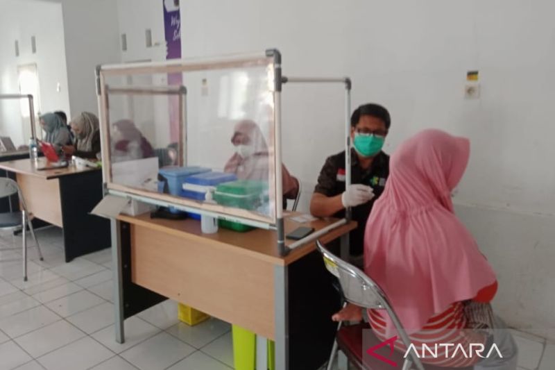Vaksinasi dosis pertama di Cianjur capai 87 persen dari target 1,9 juta warga