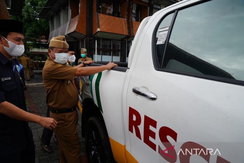 Baznas serahkan mobil operasional bagi layanan zakat di Garut
