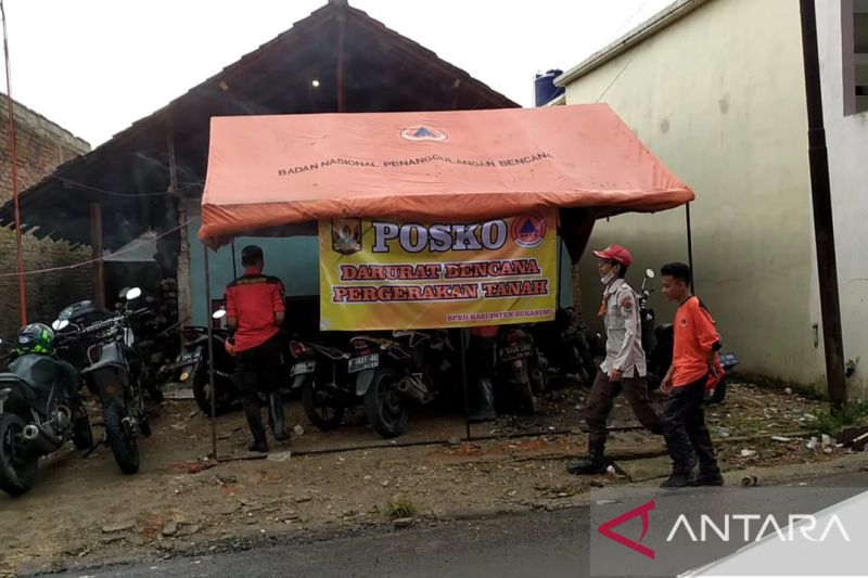 Puluhan rumah di Sukabumi rusak akibat pergerakan tanah