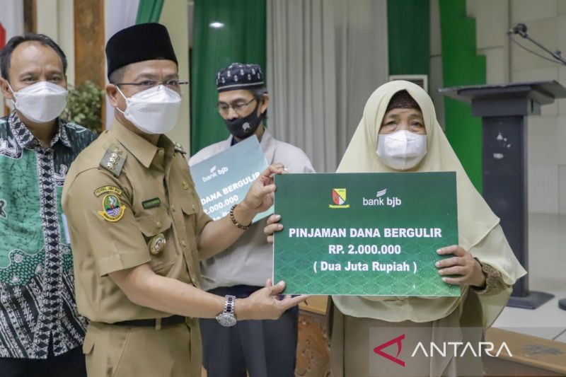 Bupati Bandung berharap pinjaman bergulir tekan pengangguran dua persen