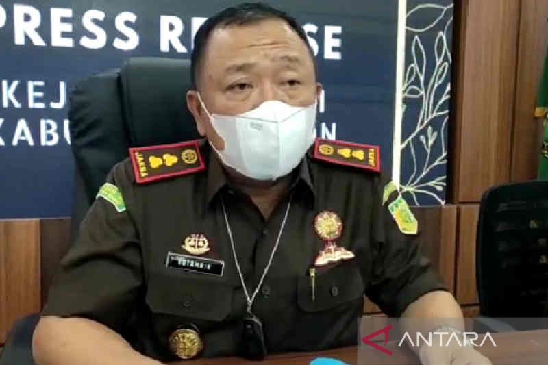 Kejaksaan tahan mantan kadis-kasie Pemkab Cirebon terlibat korupsi