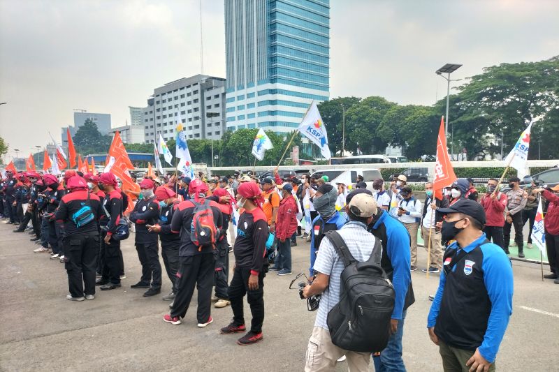 Ratusan Buruh Desak Pemerintah Cabut Permenaker JHT - ANTARA News