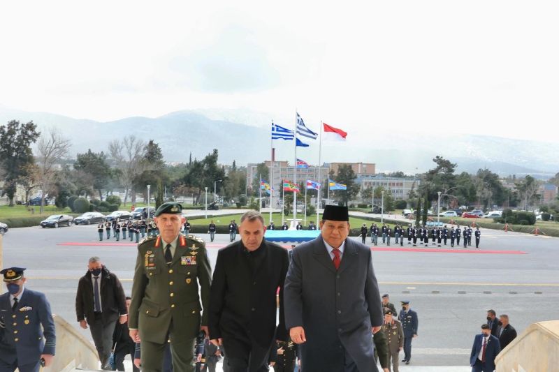 Menteri Pertahanan Indonesia dan Yunani sedang membahas kerja sama yang lebih besar