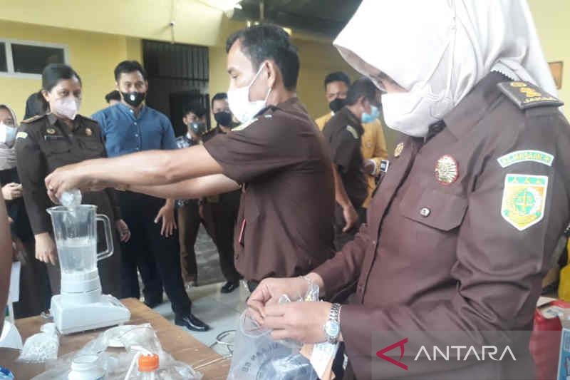 Kejari Kota Cirebon musnahkan barang bukti hasil berbagai kejahatan