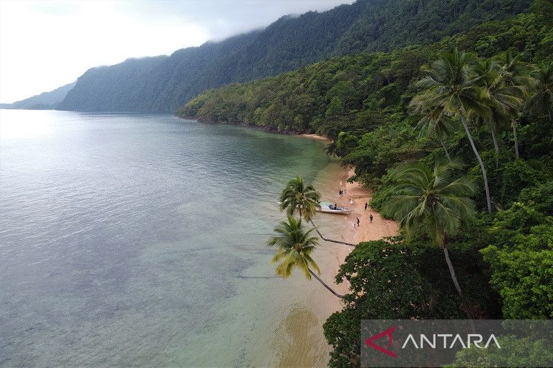 PENGEMBANGAN WISATA PASIR MERAH LABENGKI