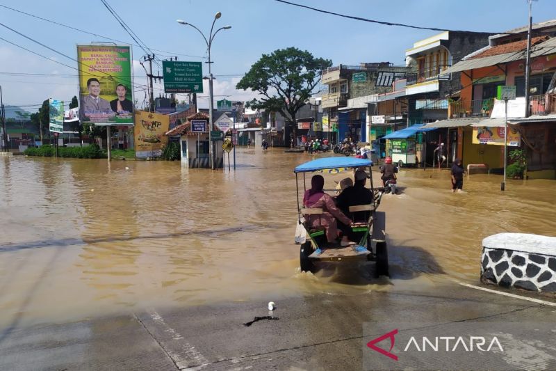 Warga Kabupaten Bandung di 20 kecamatan agar waspada banjir