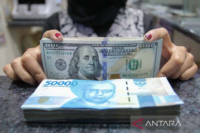 Kurs Rupiah melemah tertekan perang yang masih berlangsung di Ukraina