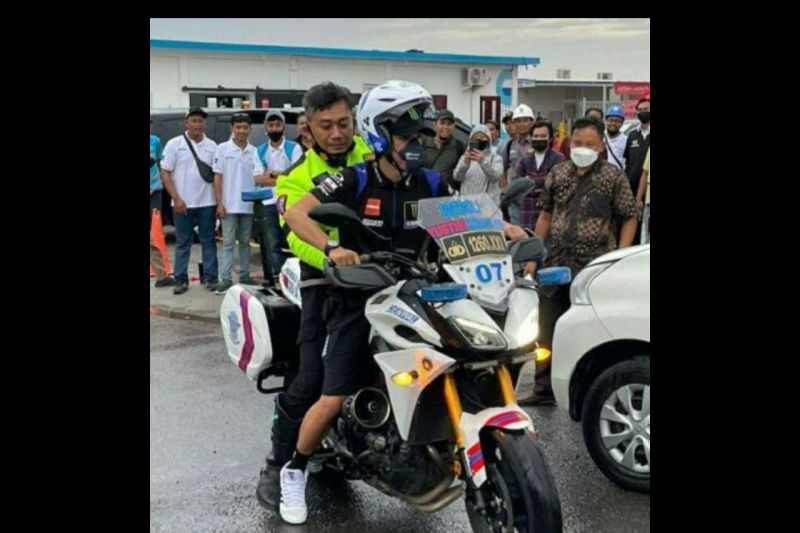 Aipda L Dwi Prayitno penolong pebalap Motogp Morbidelli yang tertinggal ke bandara