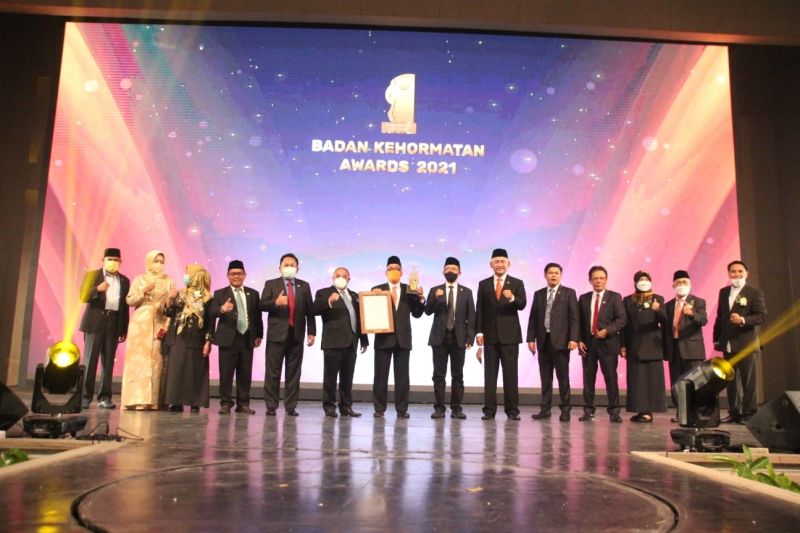 Sebanyak 10 anggota DPRD Jawa Barat raih BK Award 2021