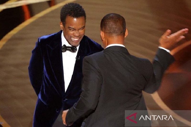 Will Smith tampar Chris Rock di panggung Academy Awards