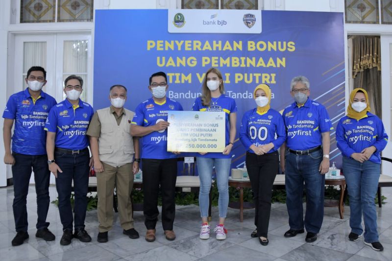 Pemprov Jabar beri bonus Rp250 juta Tim Putri Bandung BJB Tandamata