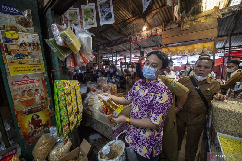 Wamendag tinjau langsung ketersediaan barang pokok di pasar