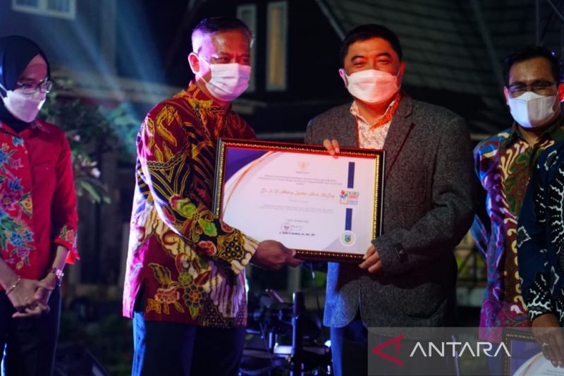 Puluhan penyebar informasi positif raih KIMS Award