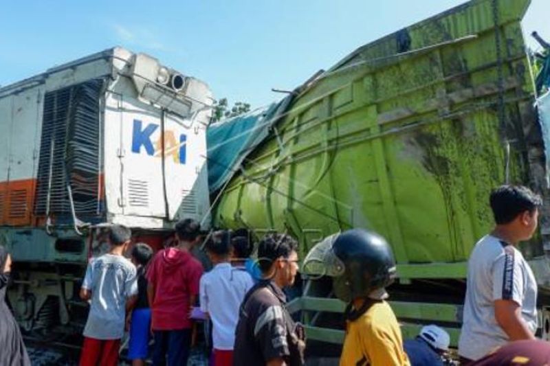 Kecelakaan Perlintasan Kereta Api Di Padang