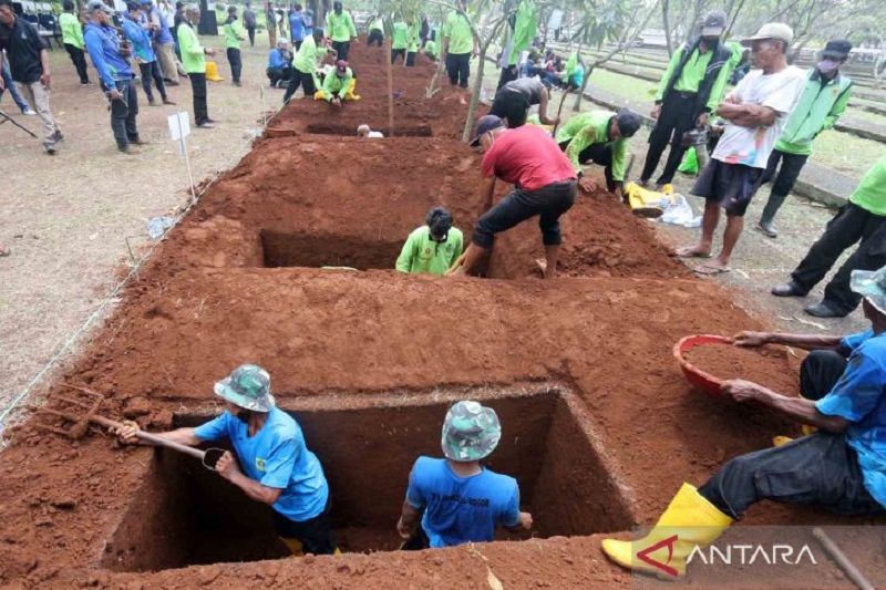 Petugas TPU ikuti lomba gali liang kubur