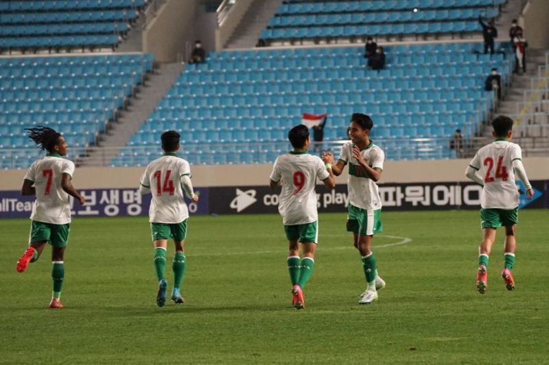 Kalah 1-5 lawan tim senior Pohang, Shin: Timnas U-19 harus bisa belajar