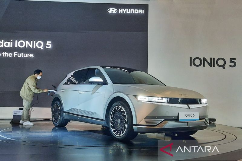 Hyundai kenalkan mobil listrik Ioniq 5 buatan pabriknya di Cikarang