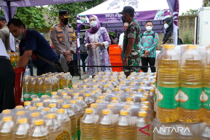 Pemkab Purwakarta siapkan 7.000 liter minyak goreng Rp18.000