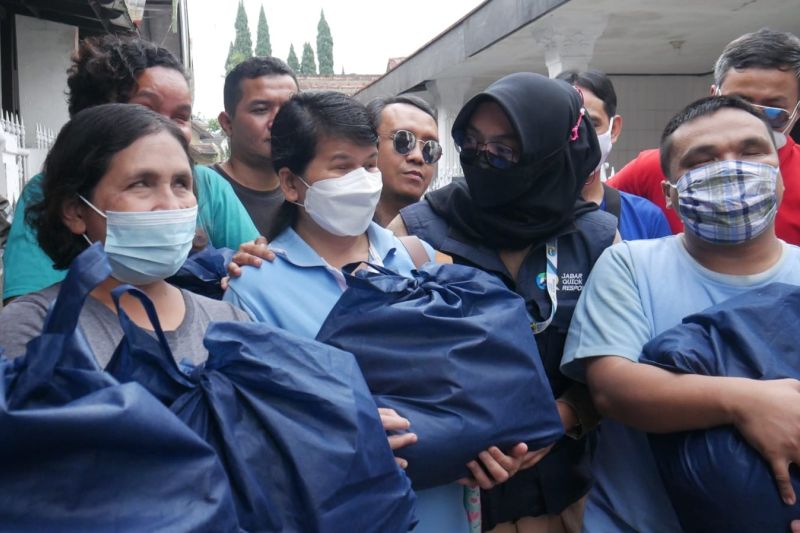 Sambut Ramadhan, JQR bagikan bantuan pangan pokok ke penyandang disabilitas netra