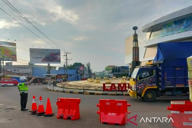 Sabtu petang, Arus lalu lintas kendaraan meningkat di Jalur utama Cianjur