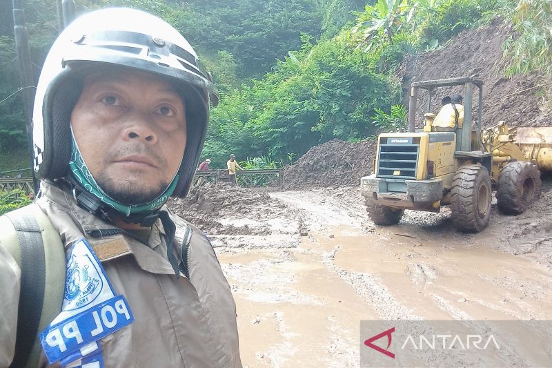 Jalur selatan Garut-Bandung kembali normal usai diterjang longsor