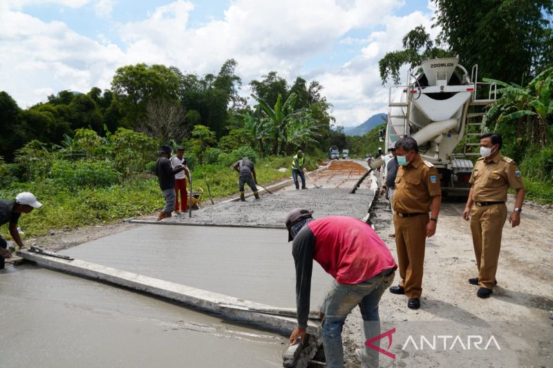 Bupati Garut minta Provinsi Jabar perbaiki jalan rusak di selatan