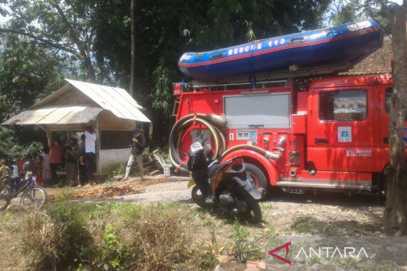 Seorang anak yang hilang di Sungai Cimalaka Garut masih dicari