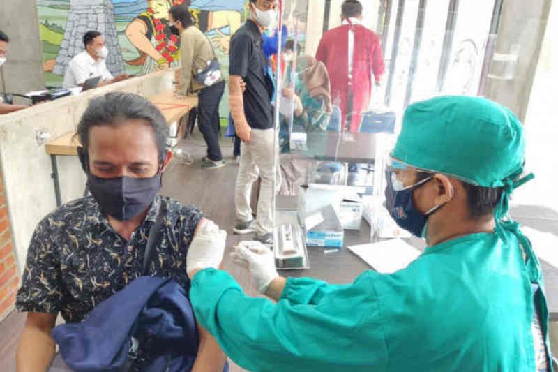KAI Cirebon sediakan vaksinasi COVID-19 dosis ketiga