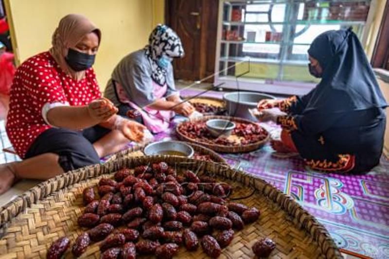 Produksi Tomat Rasa Kurma Khas Bandungan