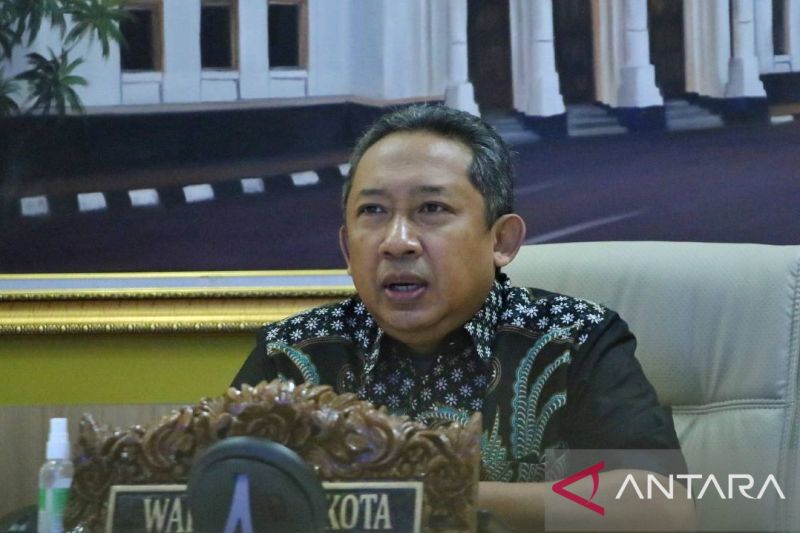 Plt Wali Kota Bandung minta warga tak beli BBM berlebihan