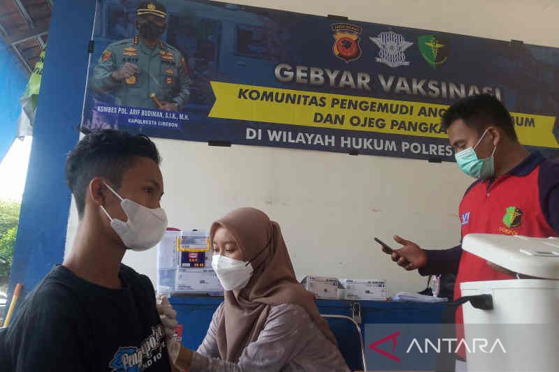 Polresta Cirebon gencarkan vaksinasi penguat di terminal bus