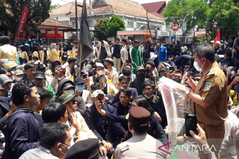 Bupati Garut sampaikan aspirasi aksi mahasiswa ke pusat