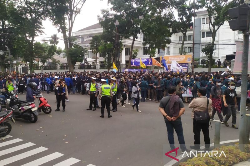 Cegah perusuh susupi aksi mahasiswa di Bandung, polisi gelar penyisiran