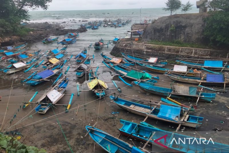 Nelayan pantai selatan Cianjur berharap miliki SPBU khusus