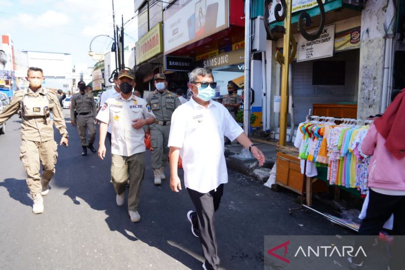 Bupati Garut izinkan PKL berjualan di kawasan perkotaan selama Ramadhan