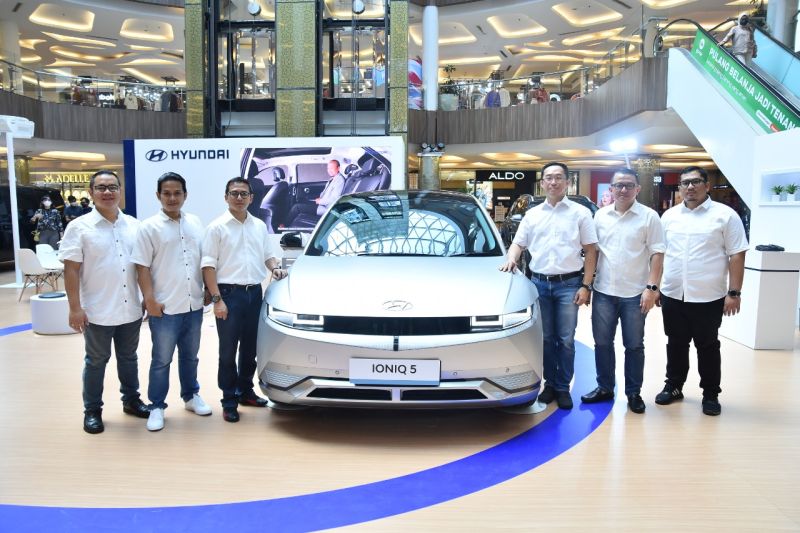 Hyundai pamerkan mobil listrik IONIQ 5 di Bandung